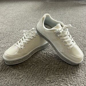 NWOT Uubaris Glitter and Lace Sneakers